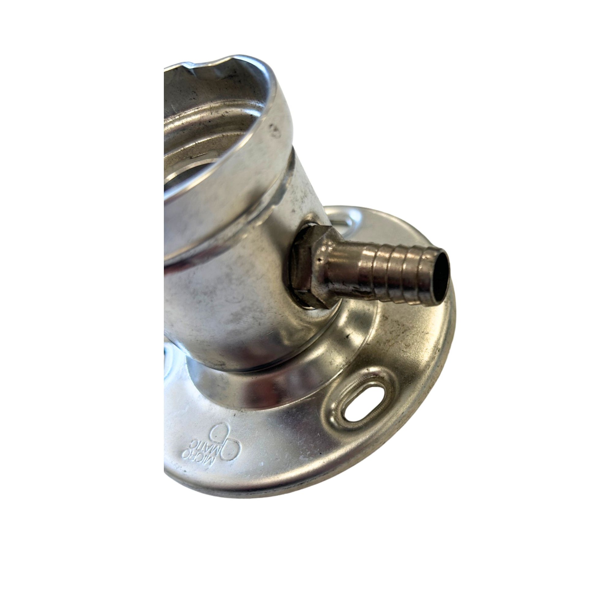 Refurbished beer line cleaning socket with hose tail connections